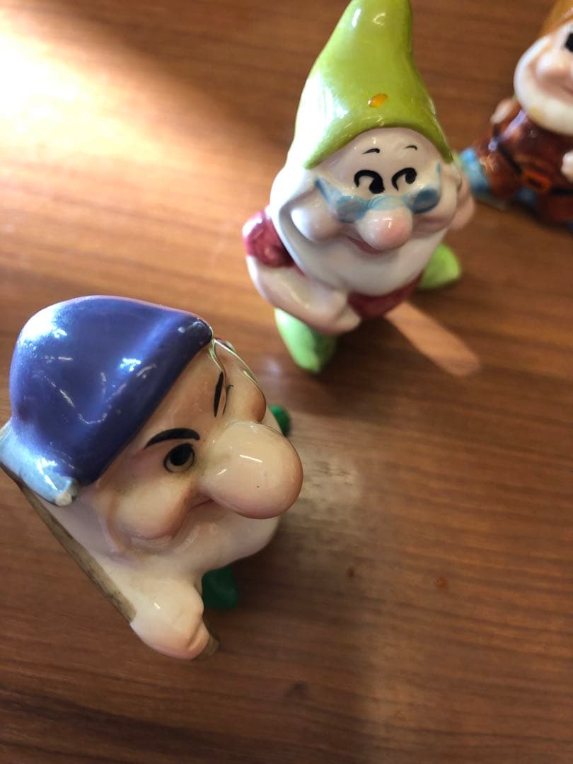ディズニーランド 陶器フィギュア 白雪姫と7人の小人たち 置物
