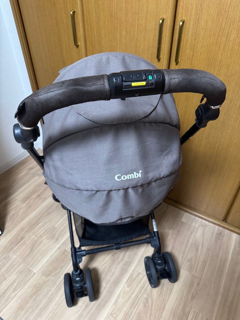 【美品】コンビ ベビーカー スゴカルα 4キャス compact
