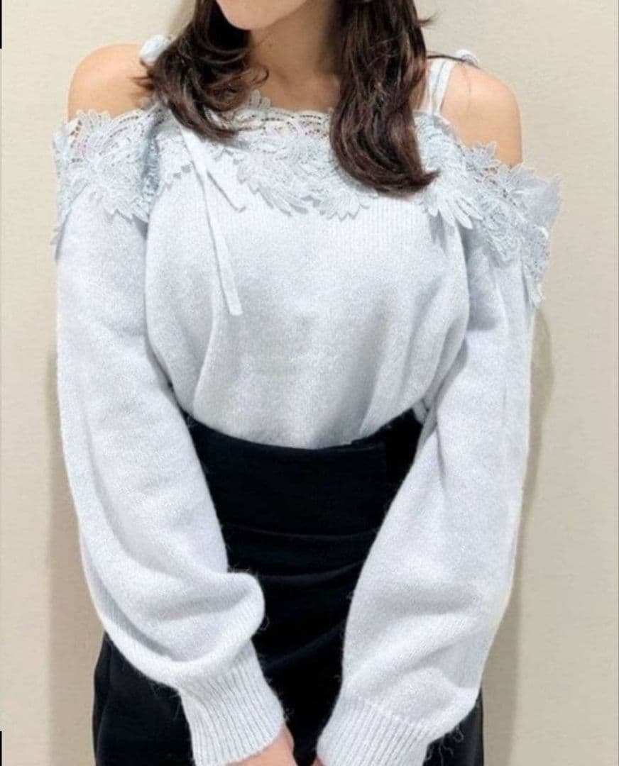 【美品】レーストリミングオフショルニットプルオーバー SNIDEL LBLU