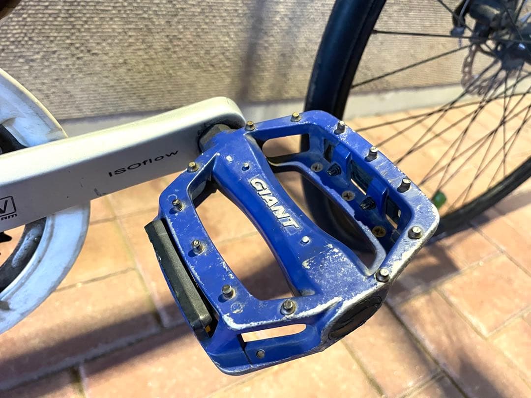 値下げ　引取希望　GIANT SEEK R2 クロスバイク　前後タイヤ新品