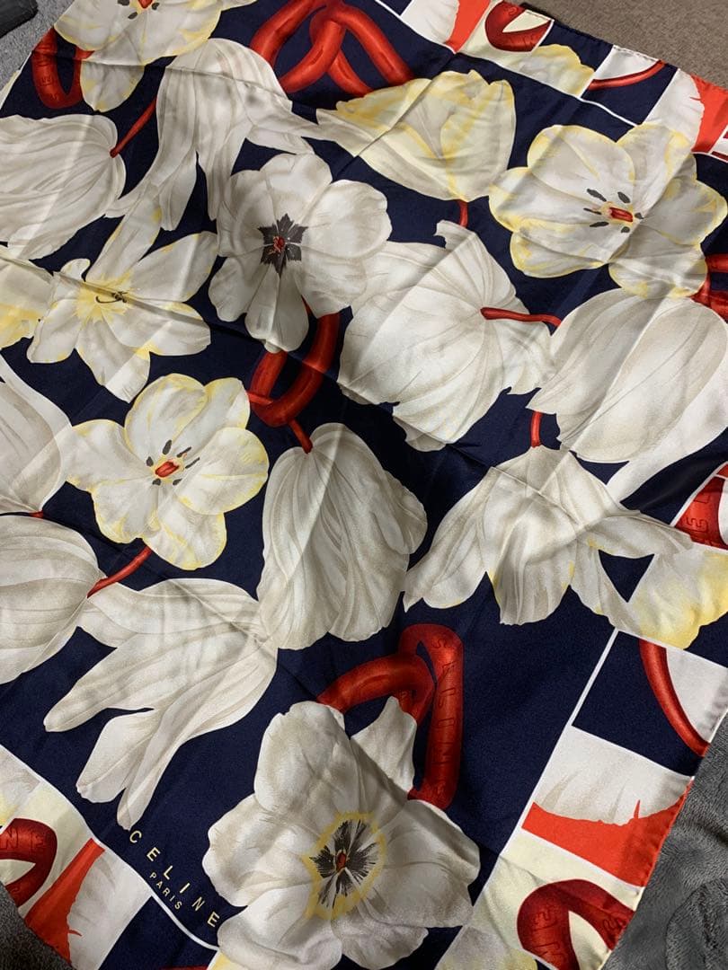 CELINE フラワープリント シルクスカーフ。総柄。美品。ヴィンテージ品。