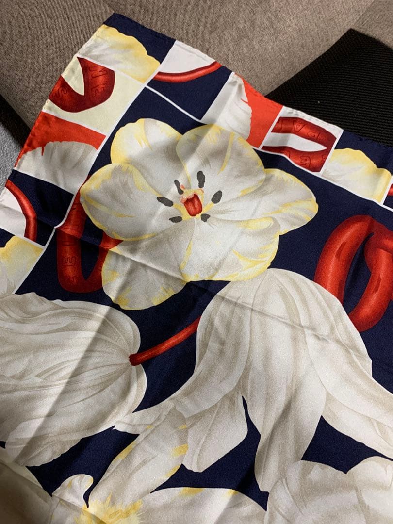 CELINE フラワープリント シルクスカーフ。総柄。美品。ヴィンテージ品。