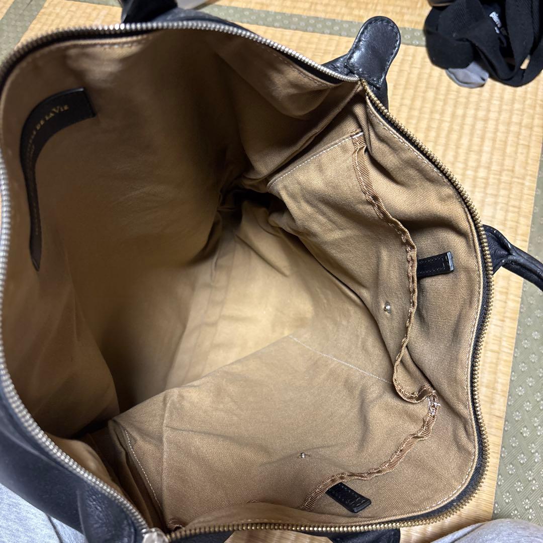 ウォントレスエッセンシャルデラヴイ　 ブラックレザートート トゥモローランド