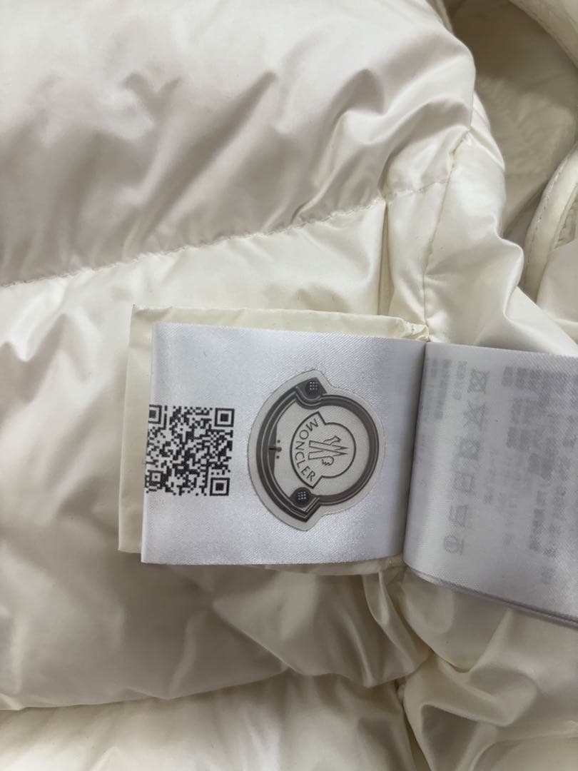 MONCLER フード付きダウンベスト ホワイト