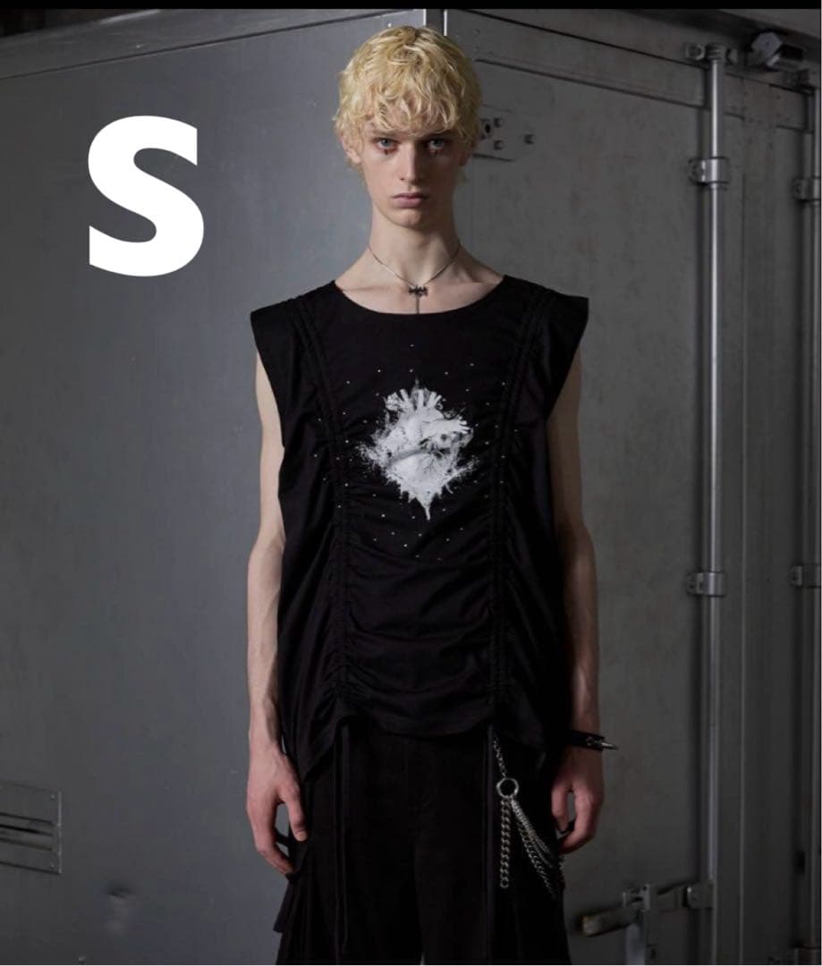 新品GRANCY シャーリングデザインラインストーングラフィックノースリーブT