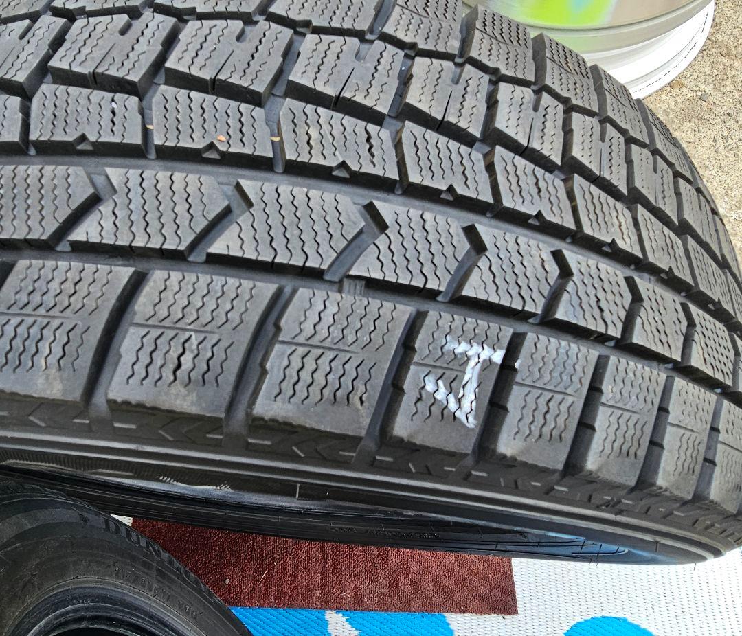 バリ溝17インチダンロップ WINTERMAXX WM02 215/60R17