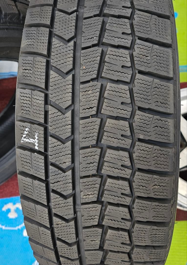 バリ溝17インチダンロップ WINTERMAXX WM02 215/60R17