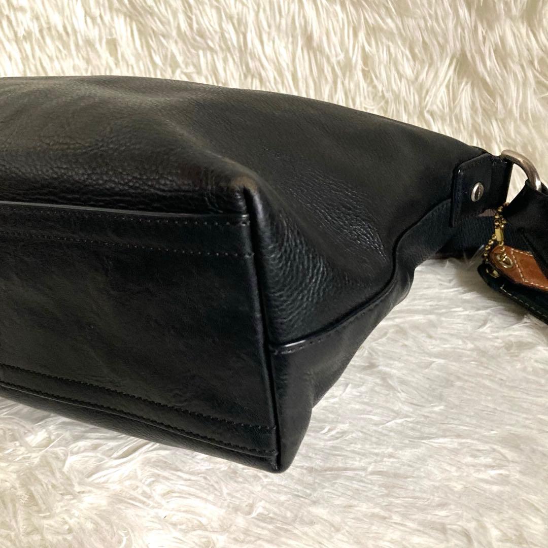 ＊B＊COACＨ　斜めがけショルダーバッグ　クロスボディ レザー　ブラック