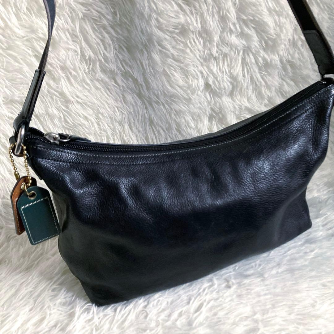 ＊B＊COACＨ　斜めがけショルダーバッグ　クロスボディ レザー　ブラック