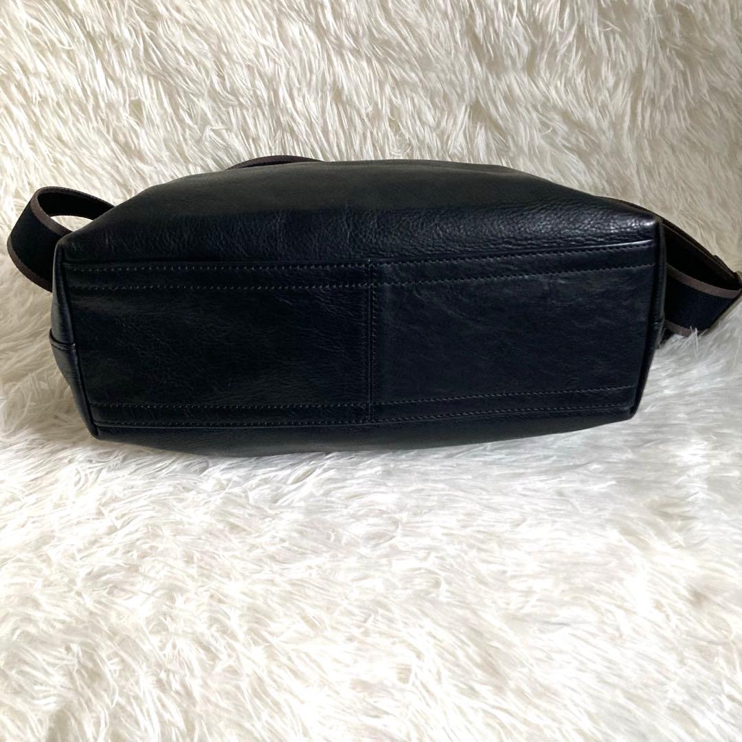 ＊B＊COACＨ　斜めがけショルダーバッグ　クロスボディ レザー　ブラック