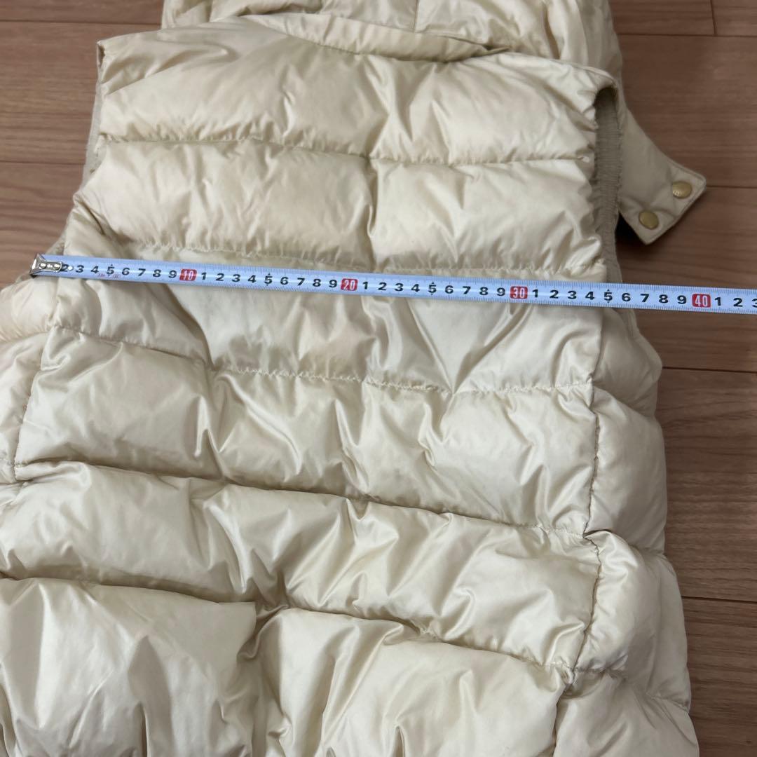 タトラス　Oggiコラボ　クリーム色　フード付きダウンベスト