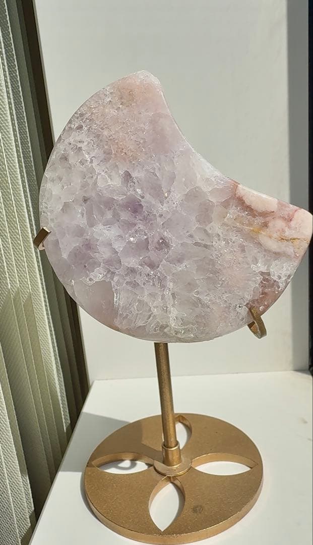 ピンクアメジスト　ピンアメ　月　ムーン　花瑪瑙共生　台座付き