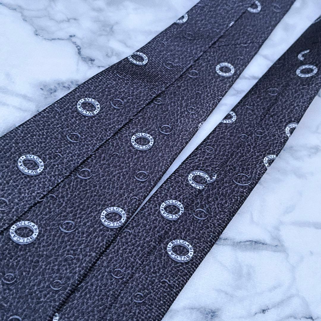 ✨未使用✨ブルガリ　希少なリング柄　シルバー　セッテピエゲ　ネクタイ