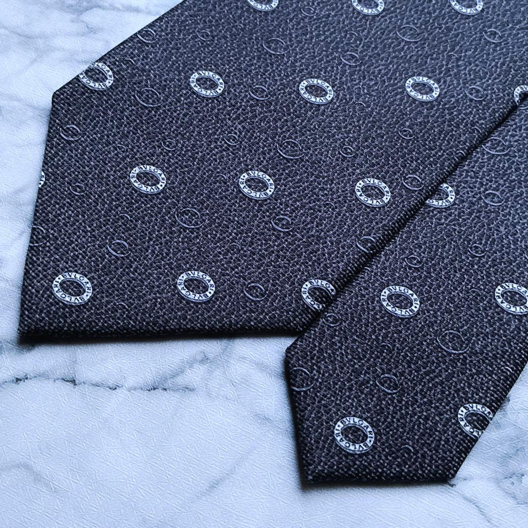 ✨未使用✨ブルガリ　希少なリング柄　シルバー　セッテピエゲ　ネクタイ