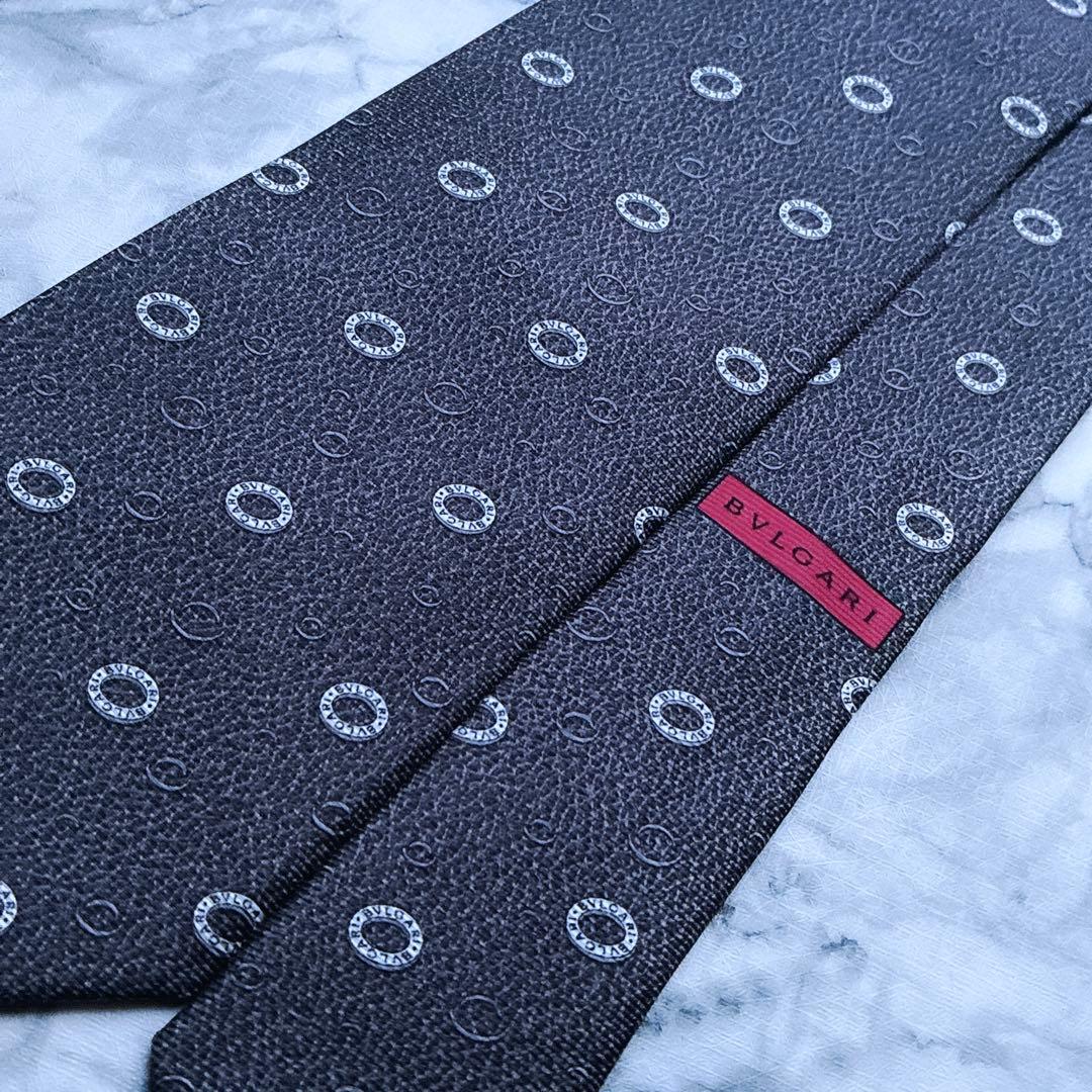 ✨未使用✨ブルガリ　希少なリング柄　シルバー　セッテピエゲ　ネクタイ