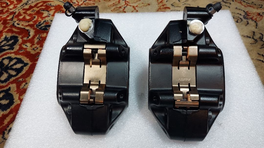 Harley FXLRS フロントブレーキキャリパー左右新車外し未走行。