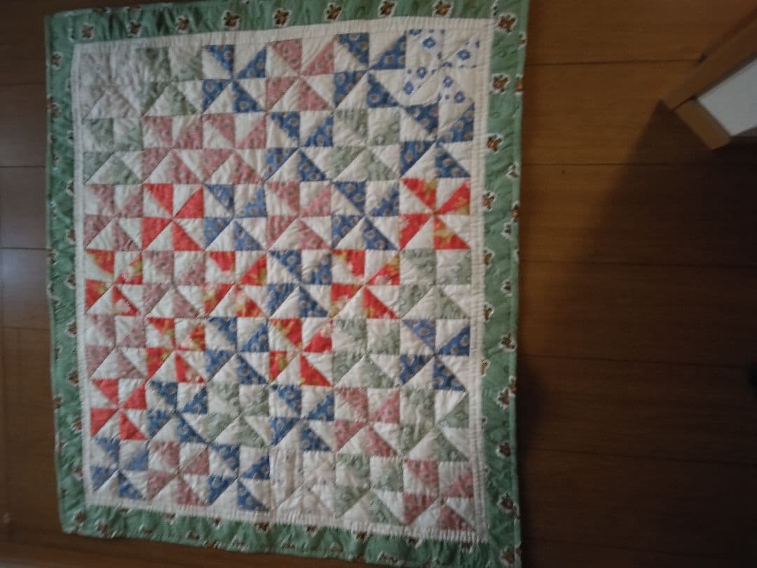 もちまるパッチワークタペストリー