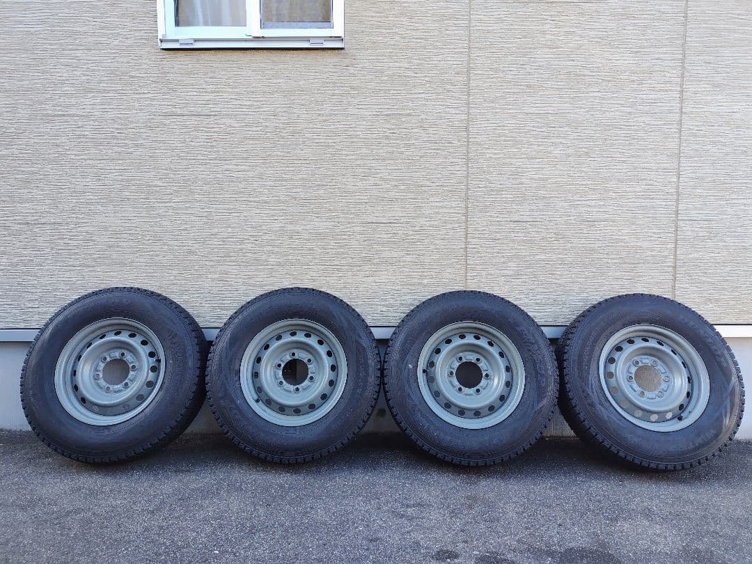 ハイエース　スタッドレスタイヤ 15インチ 4本セット