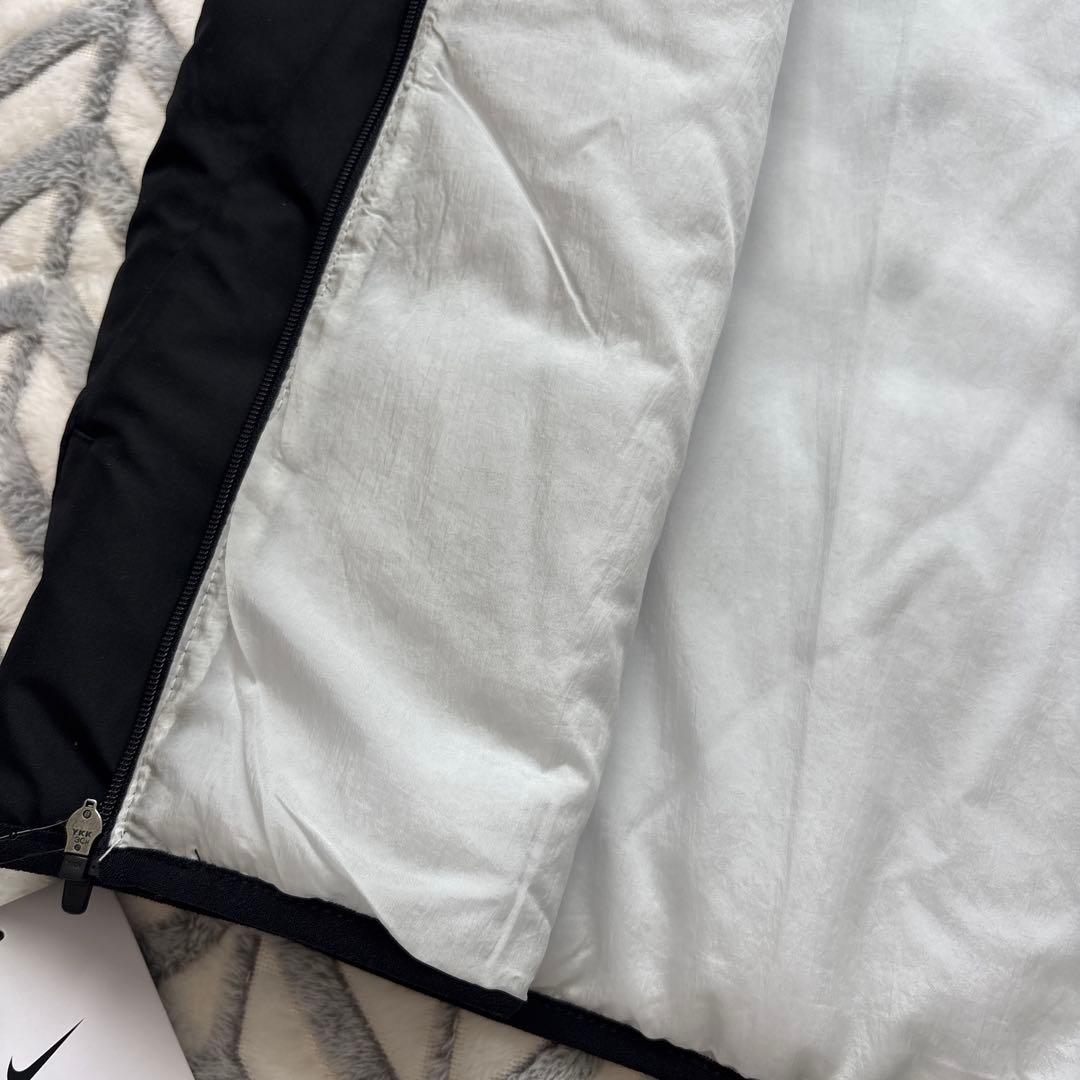 新品　ナイキ　メンズ　ランニングベスト　中綿　ブラック　黒　軽量　撥水　L