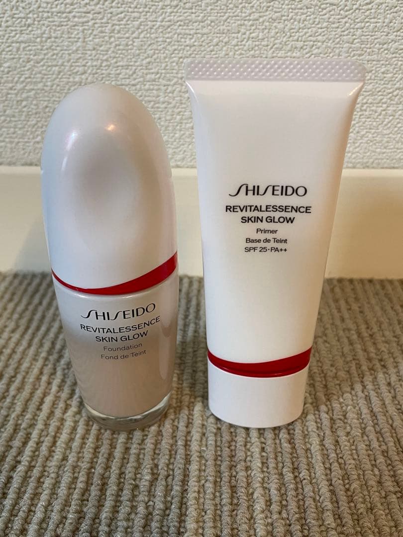 資生堂　エッセンススキングロウファンデーション220&プライマー（化粧下地）