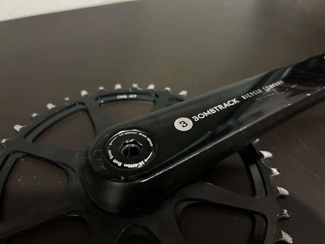 【BOMBTRACK クランクセット】SAMOX製　シングル用