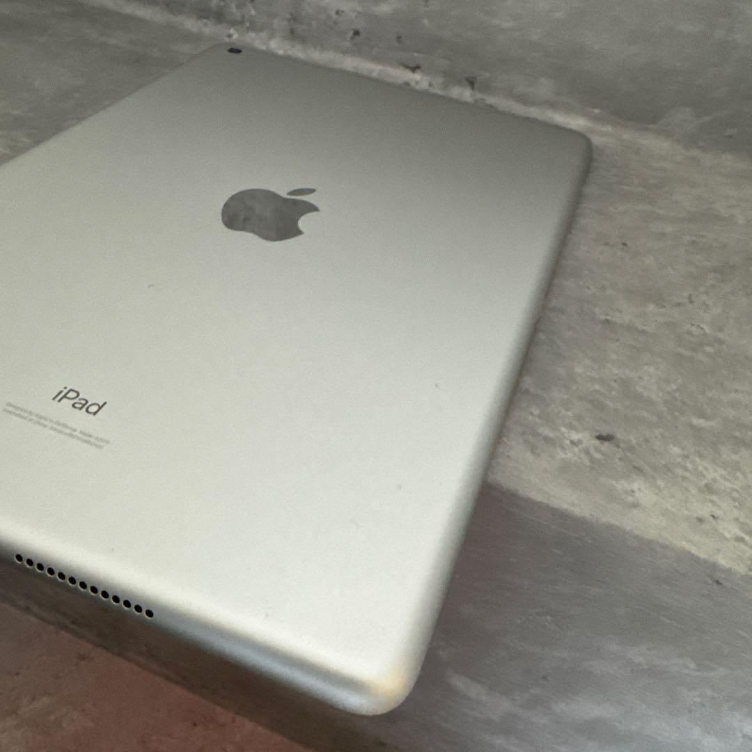 ipad8世代 32GB おまけ付き シルバー 10.2インチ