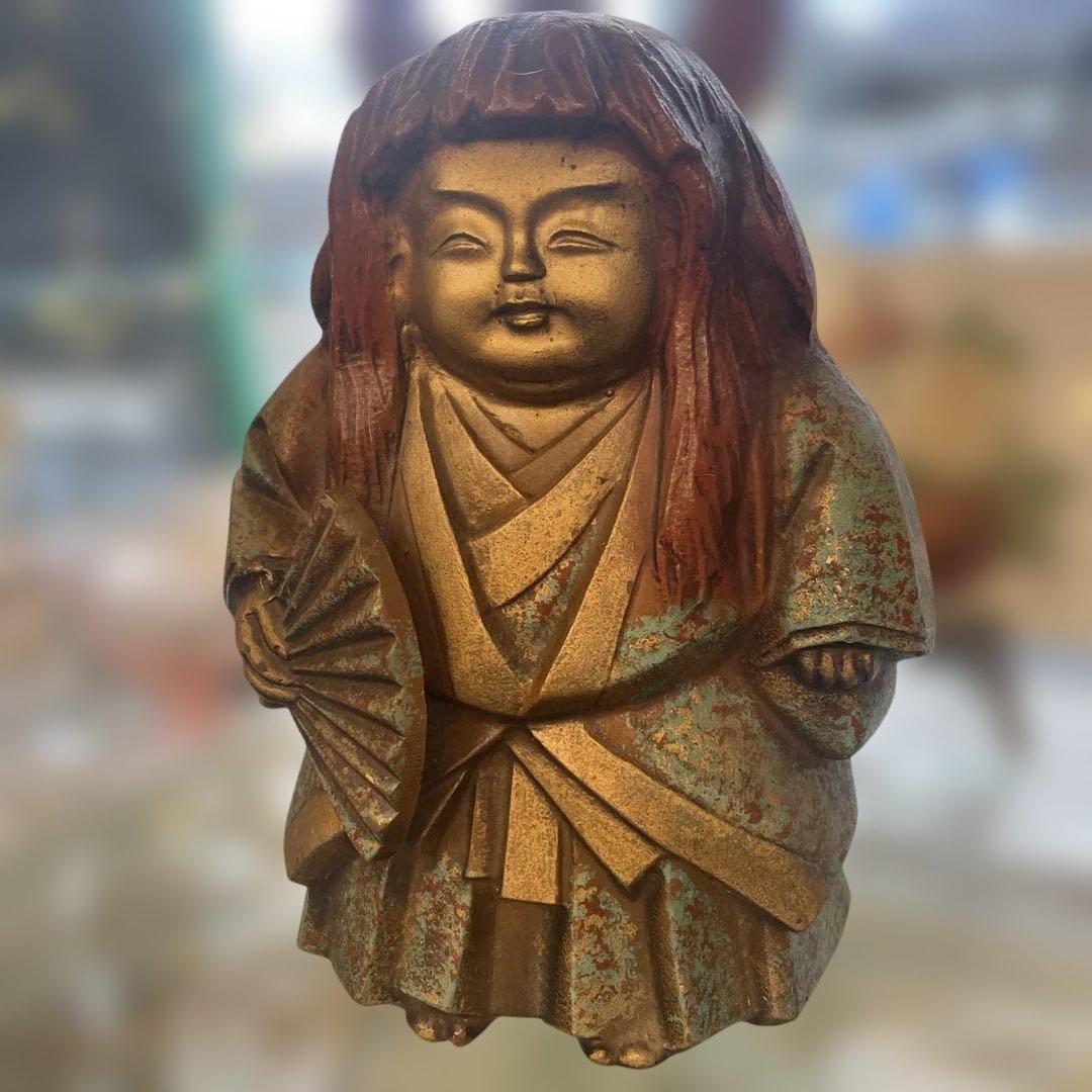 木製伝統的日本の置物 扇子を持つ人形