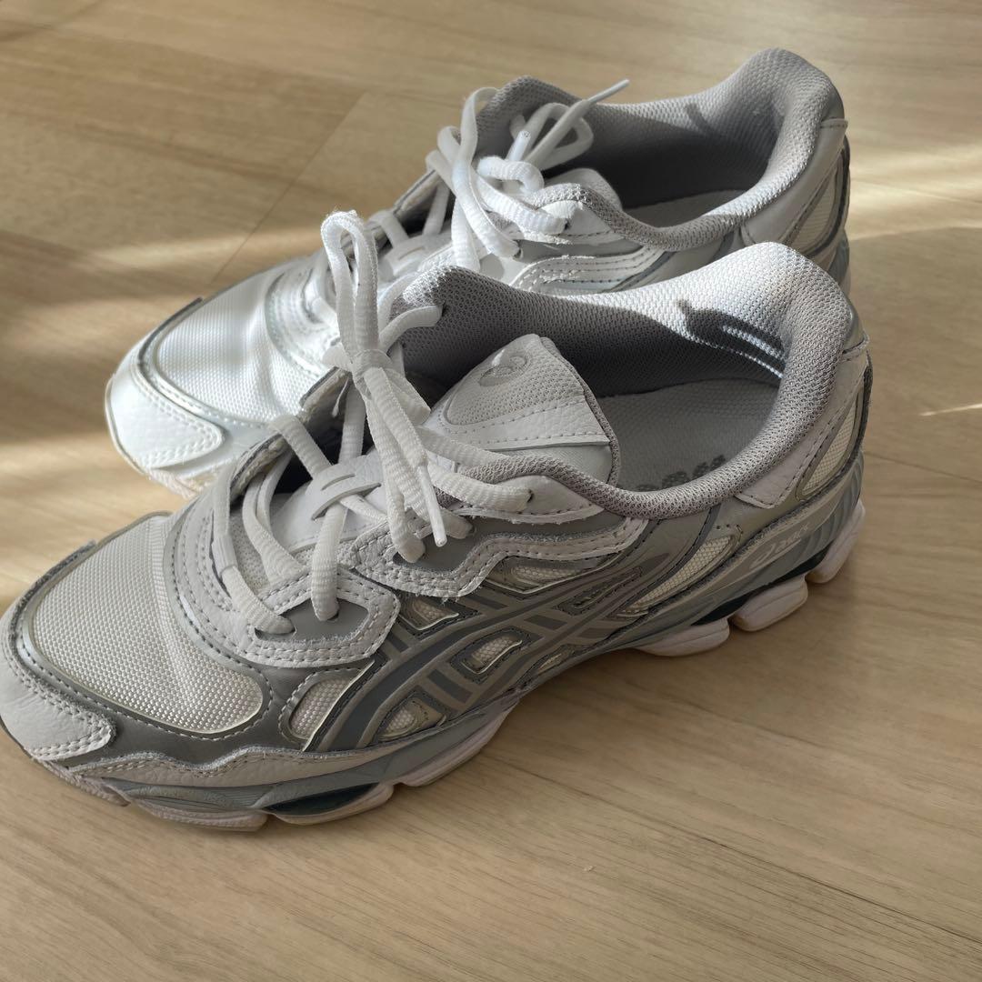 アシックス　nyc 24.5 White/silver