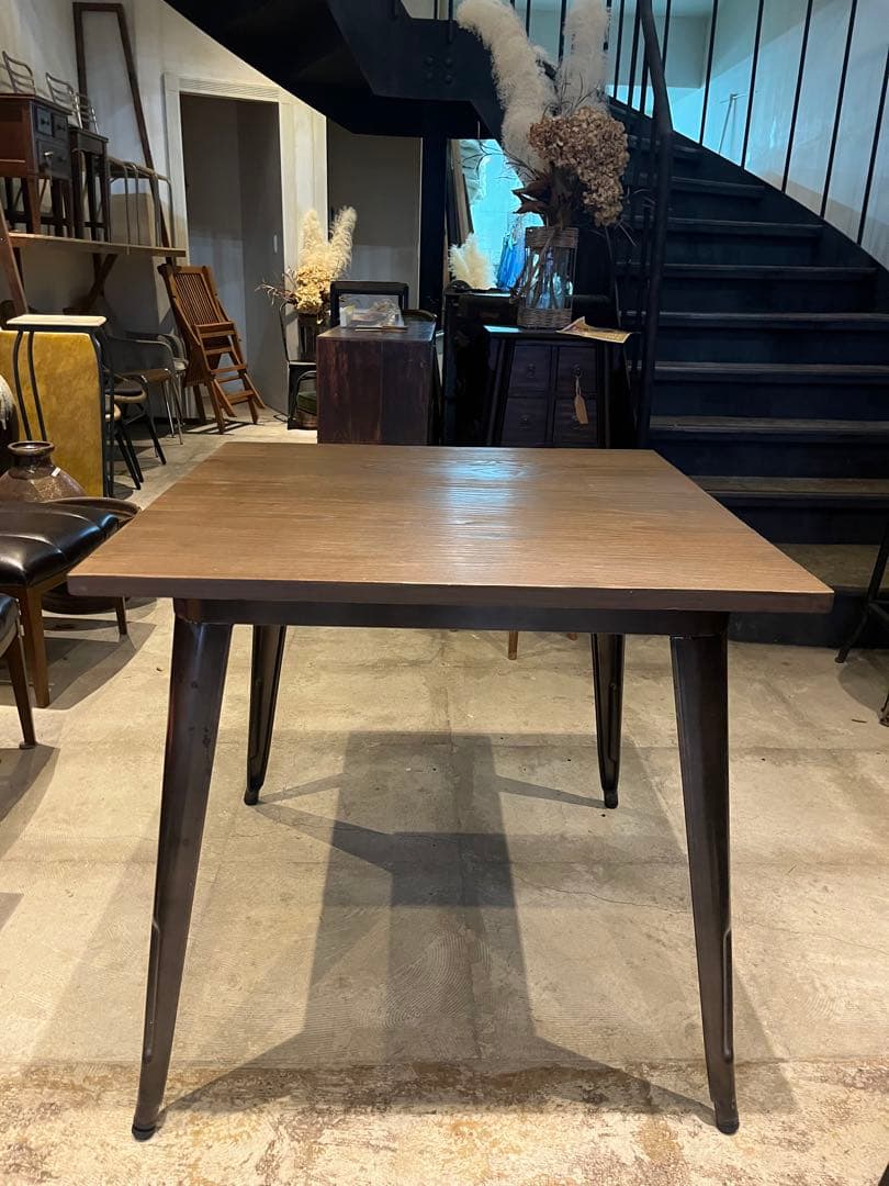 インダストリアルテーブル