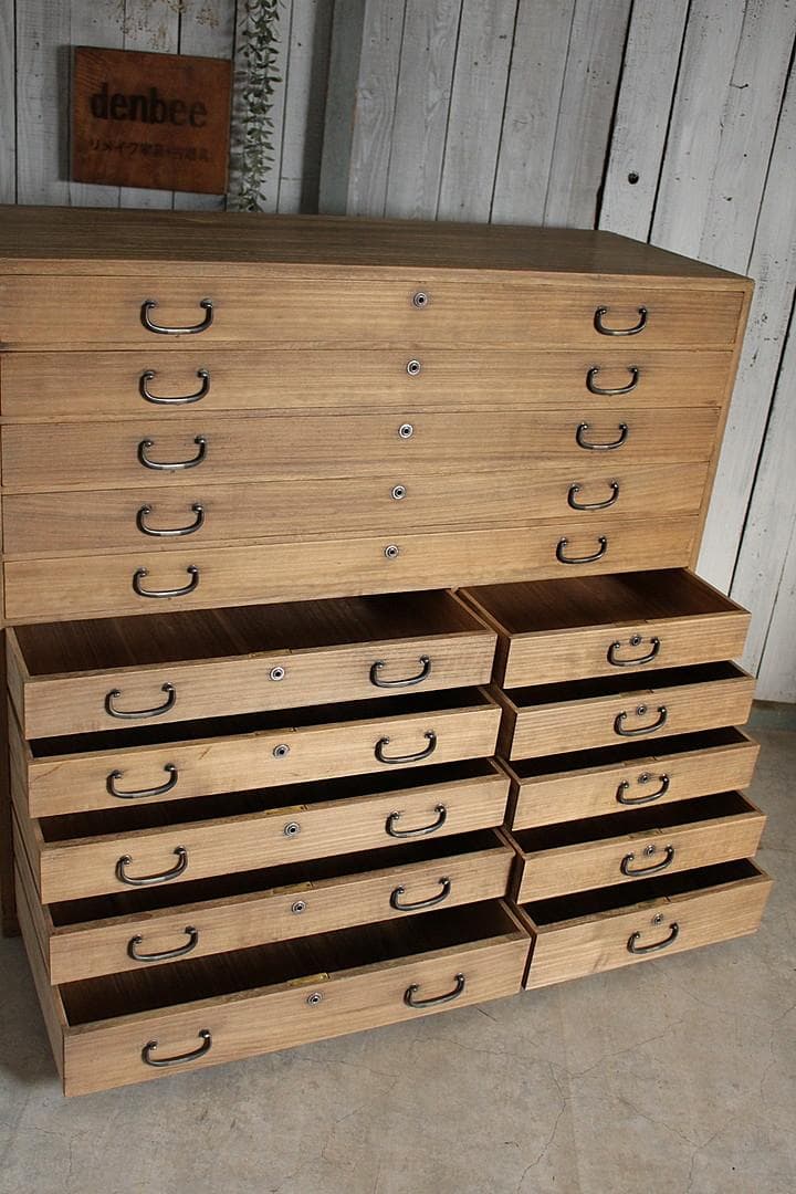 古い木製の引き出し　15杯