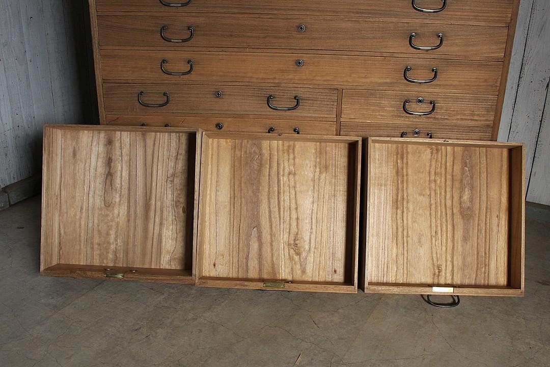 古い木製の引き出し　15杯