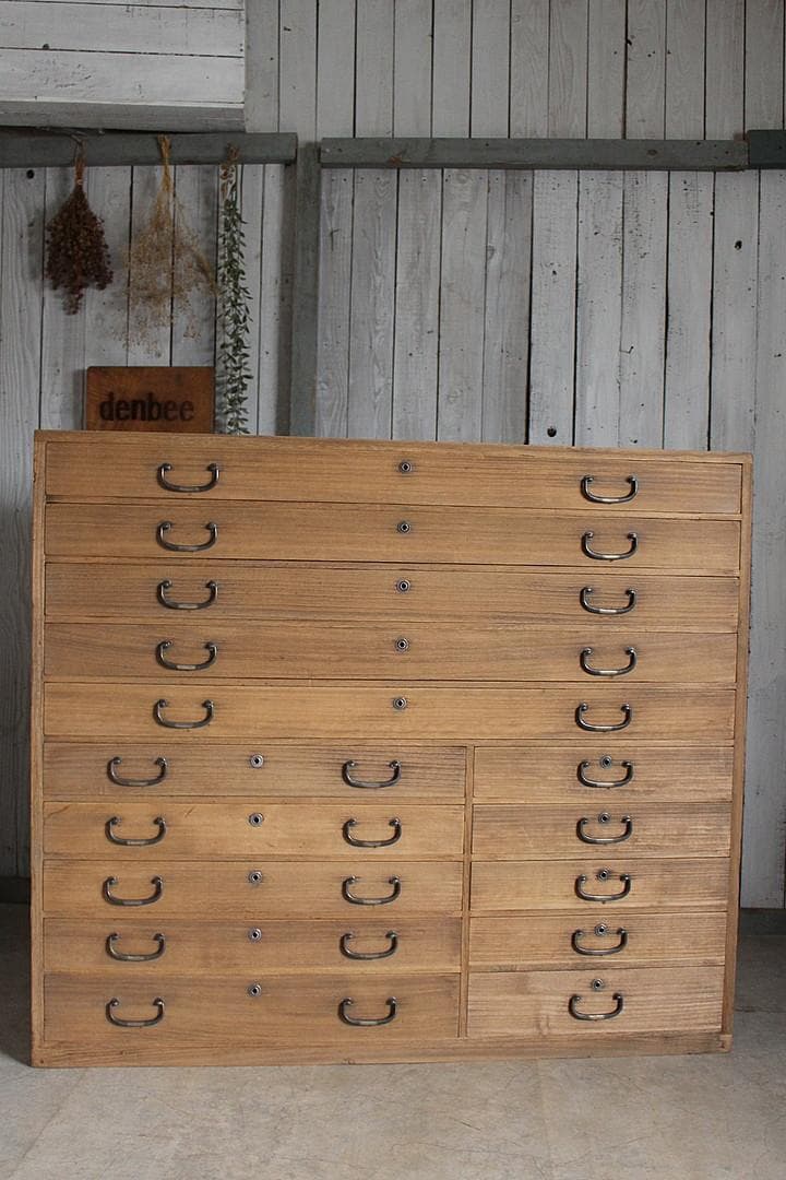 古い木製の引き出し　15杯