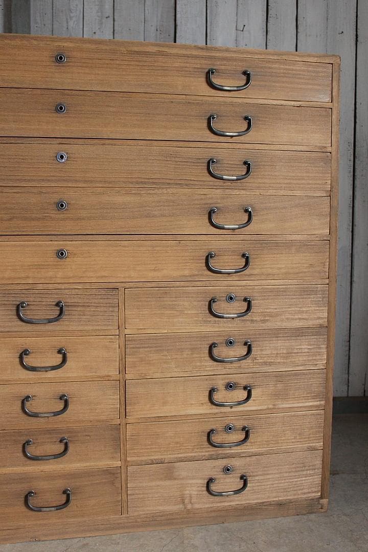 古い木製の引き出し　15杯