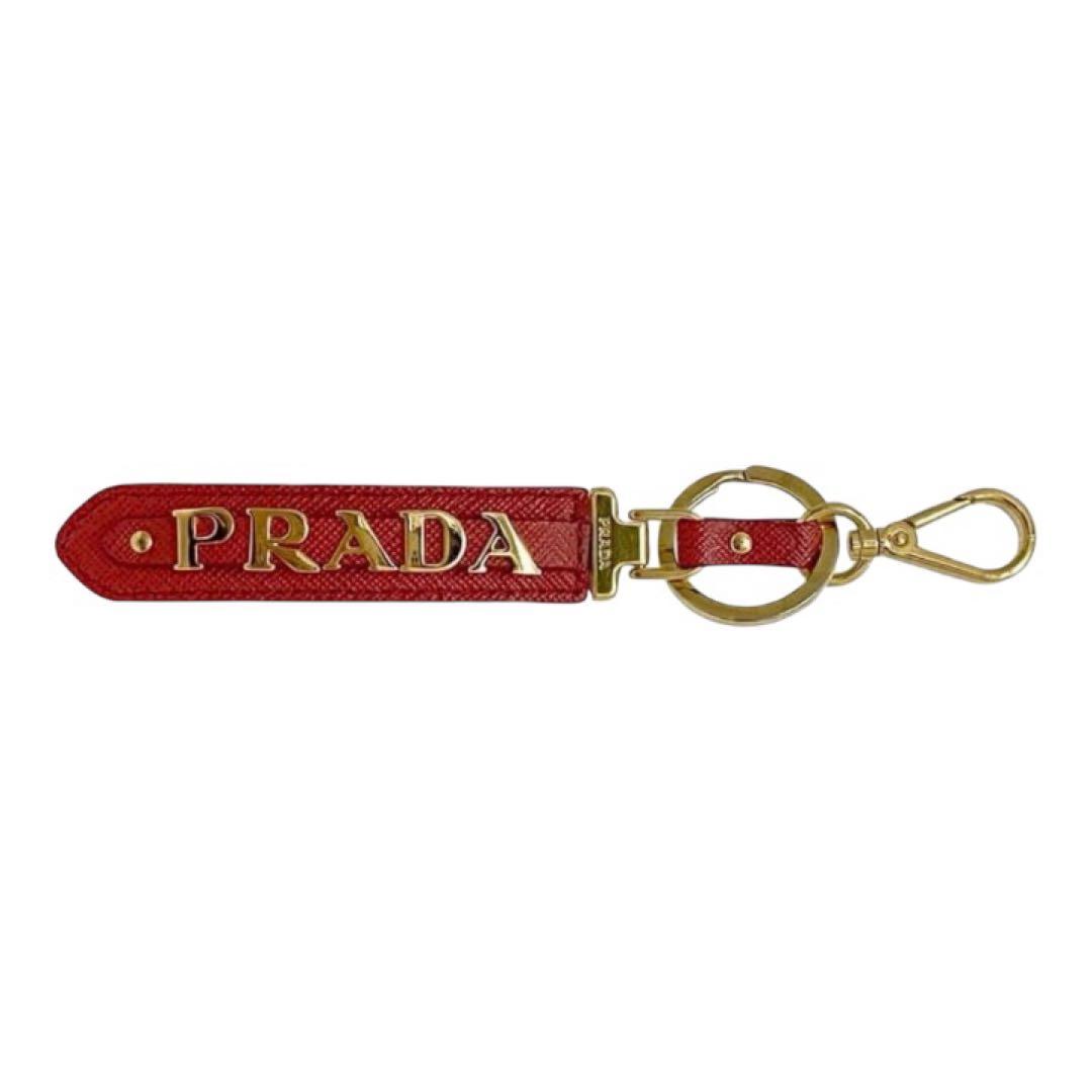美品　PRADA レッドレザーキーホルダー 箱付き