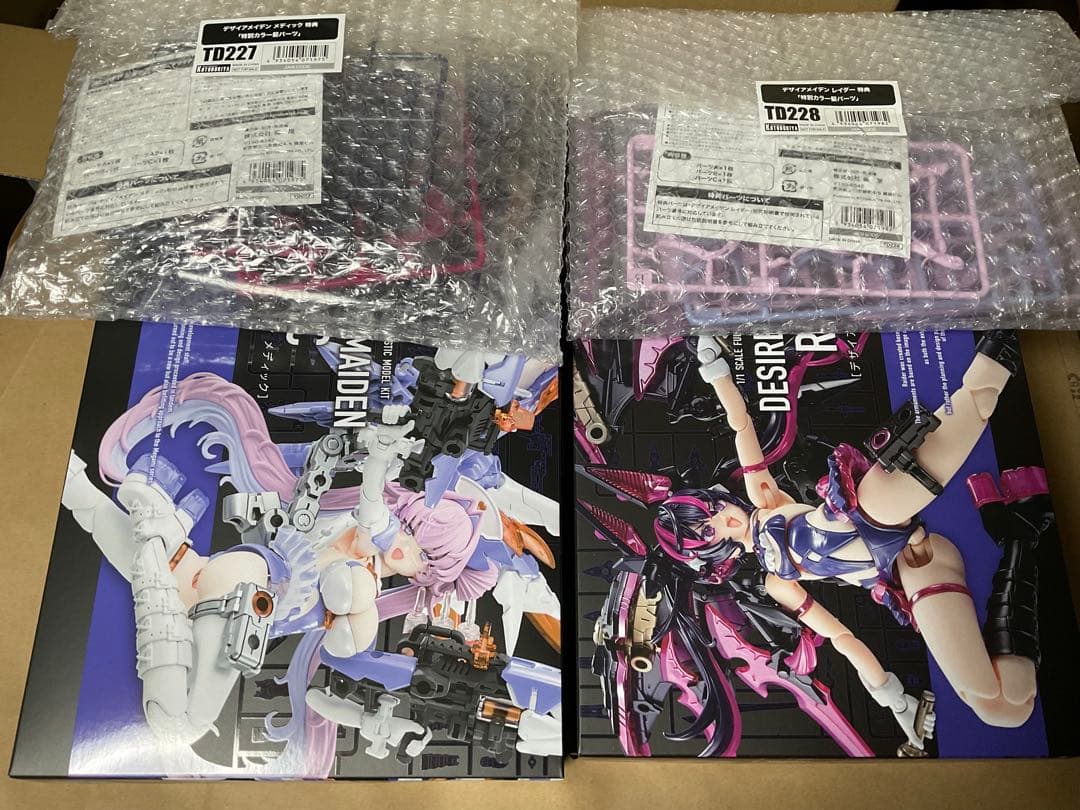 メガミデバイス　デザイアメイデン　二体セット　特典付き