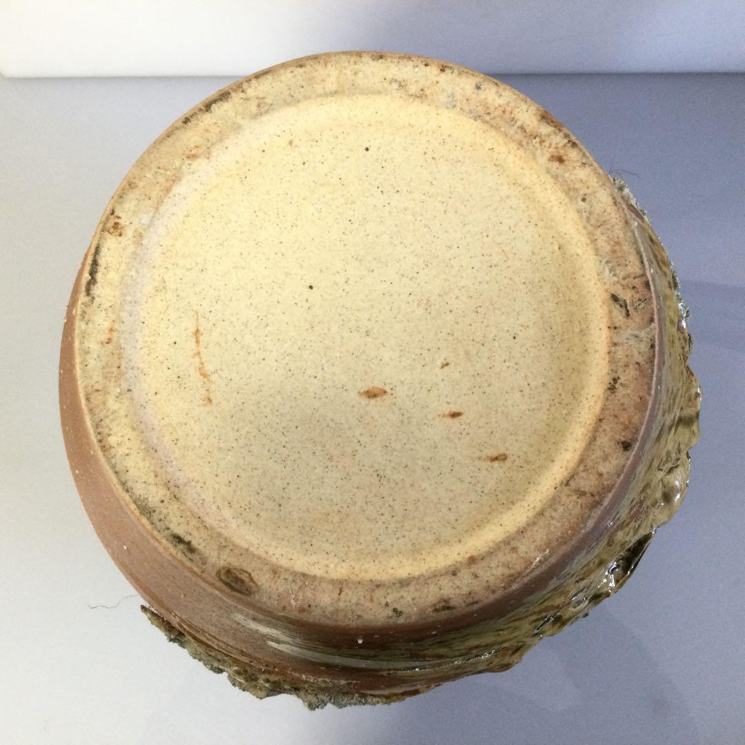 信楽焼 山水楼閣風景彫壷 大花瓶 飾り壷 銘無し L333