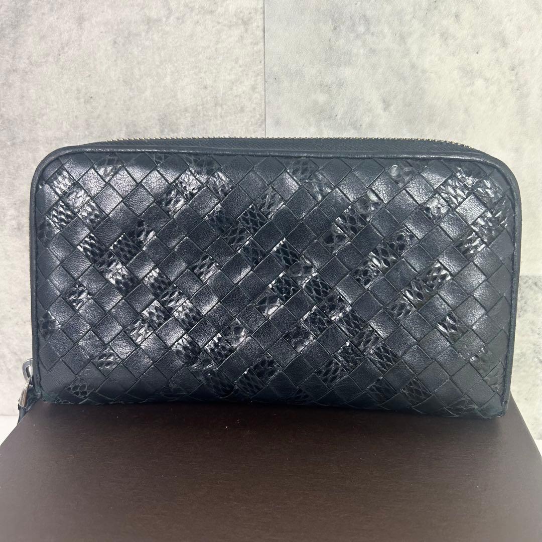 ボッテガ ラウンドファスナー 長財布 イントレチャート スネーク パイソン