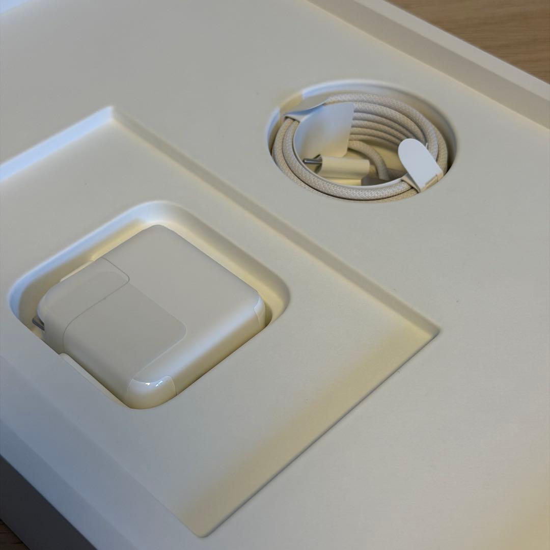 <美品,バッテリー98%>M2 MacBook Air 8GB 256GB