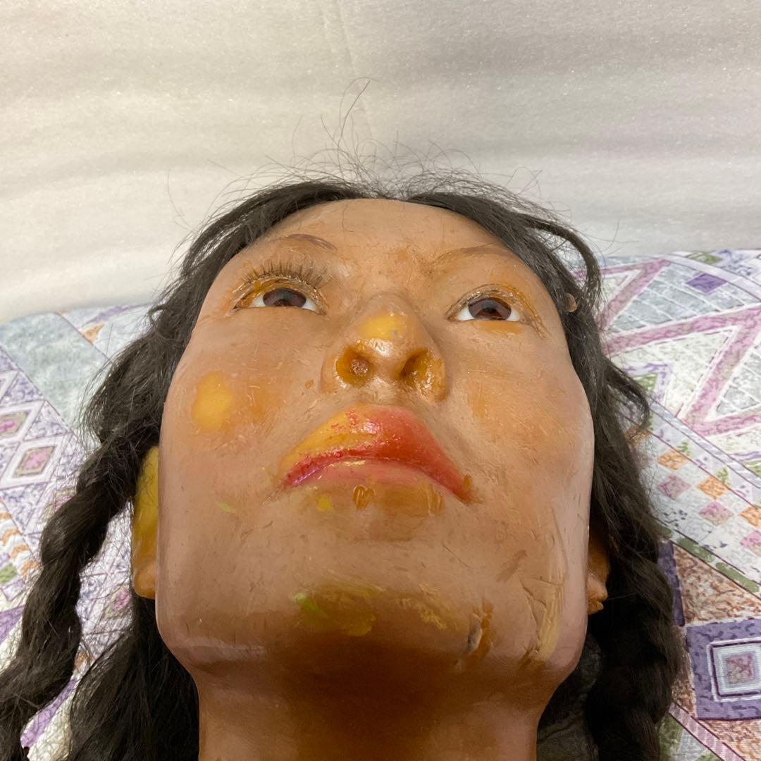 蝋人形　インディアン少女。