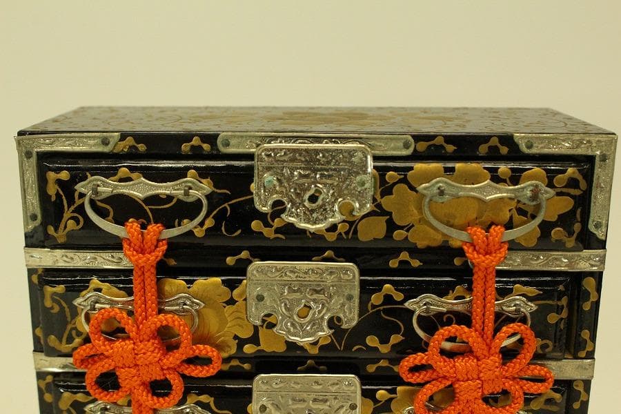 ミニチュア 雛道具 木製 蒔絵家具 重箱 針 鏡 揃い セット(ZE359)