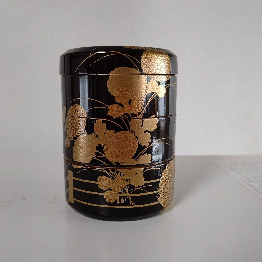 香道具　重香合　秋草蒔絵時代物　四段高さ7.5口径5.5 流派　御家流？美品