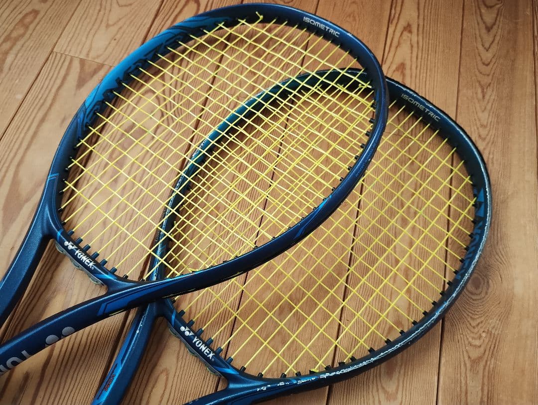YONEX　EZONE　FEEL テニスラケット 2本セット(ケース付き)