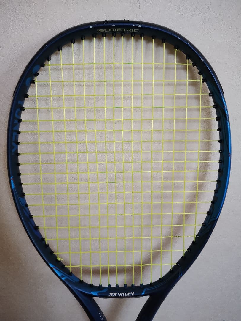 YONEX　EZONE　FEEL テニスラケット 2本セット(ケース付き)