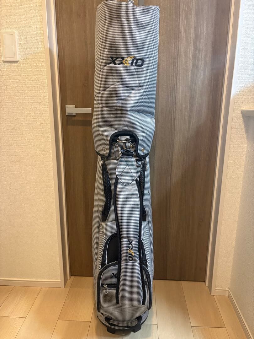 美品XXIOゼクシオ ゴルフ キャディバッグ 千鳥格子柄 グレー系9.5型