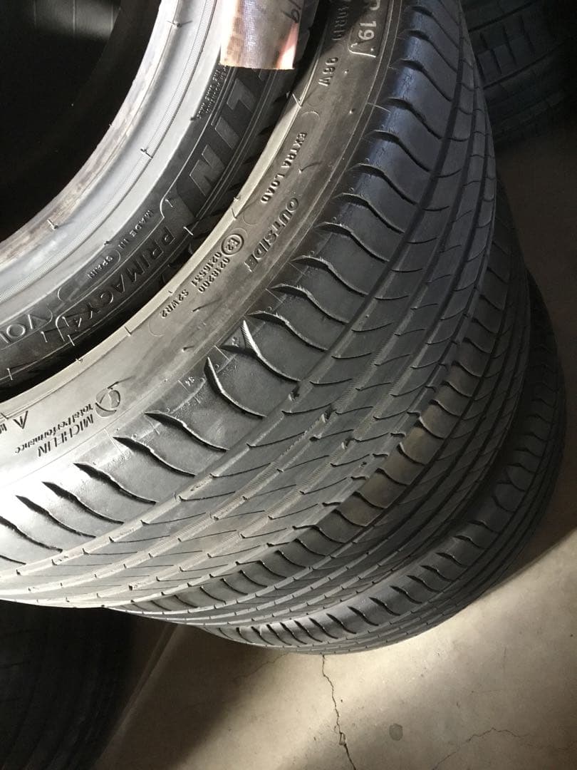 MICHELIN 235/40 R19 タイヤ
