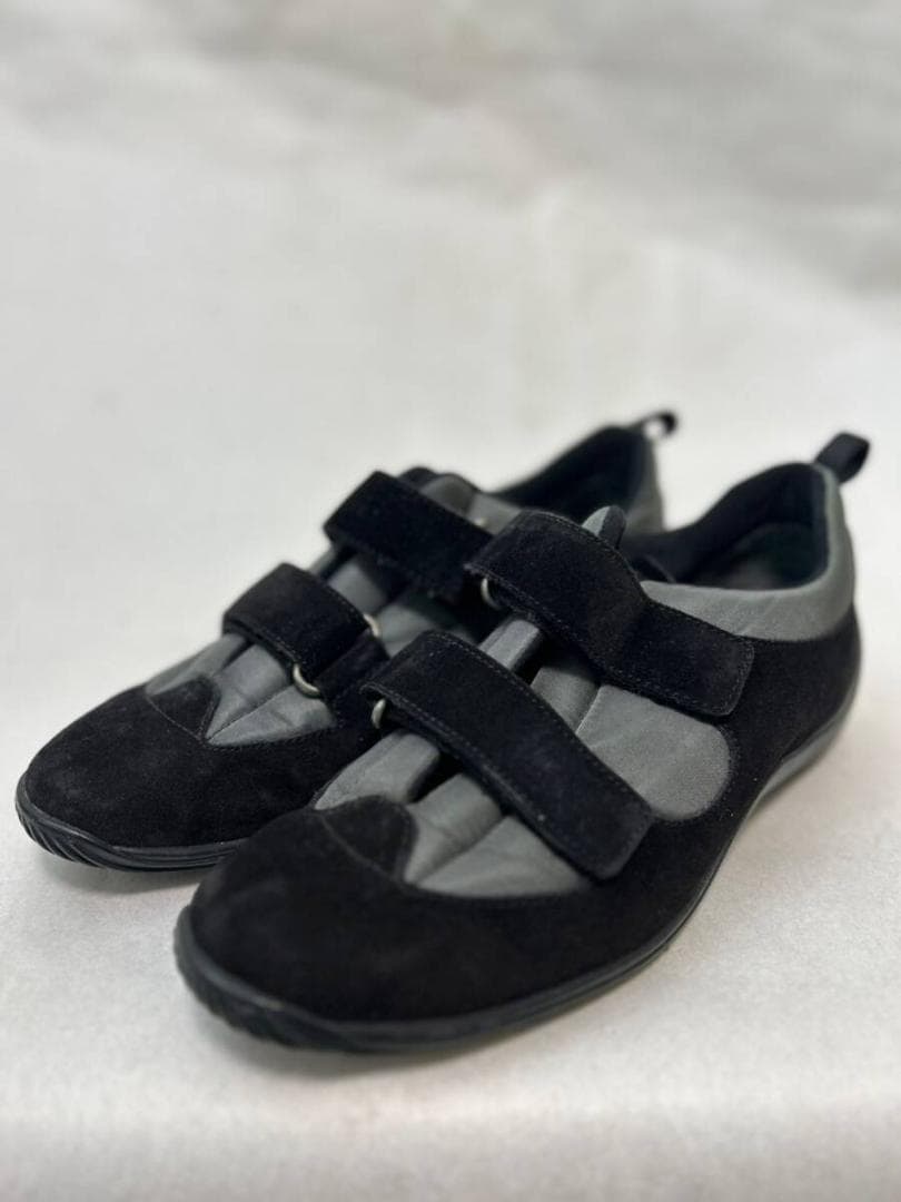 PRADA ブラック スエード スニーカー