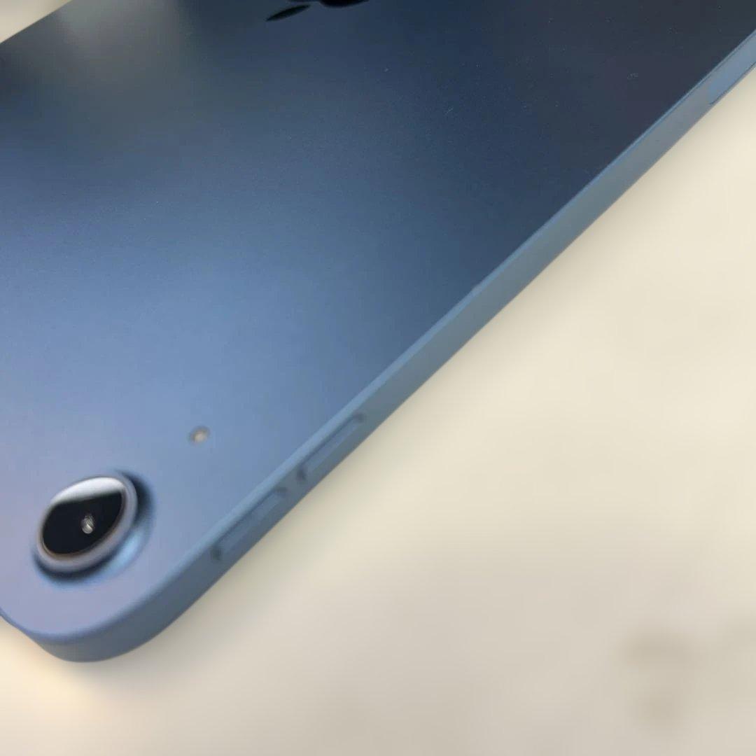 7092 【️美品】76% iPad Air 第5世代 ブルー10.9インチ