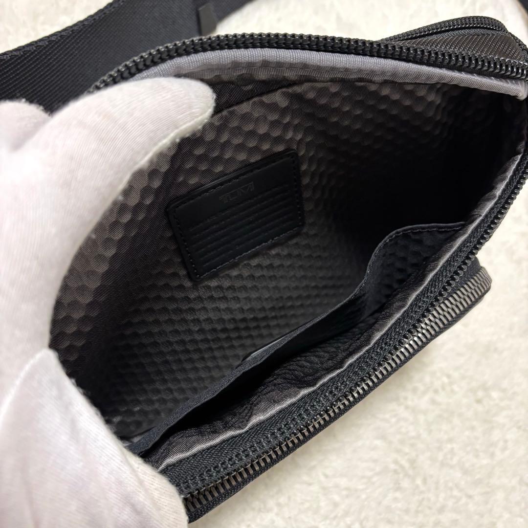 未使用級 TUMI Alpha Bravo キャンベル レザー ボディバッグ 黒
