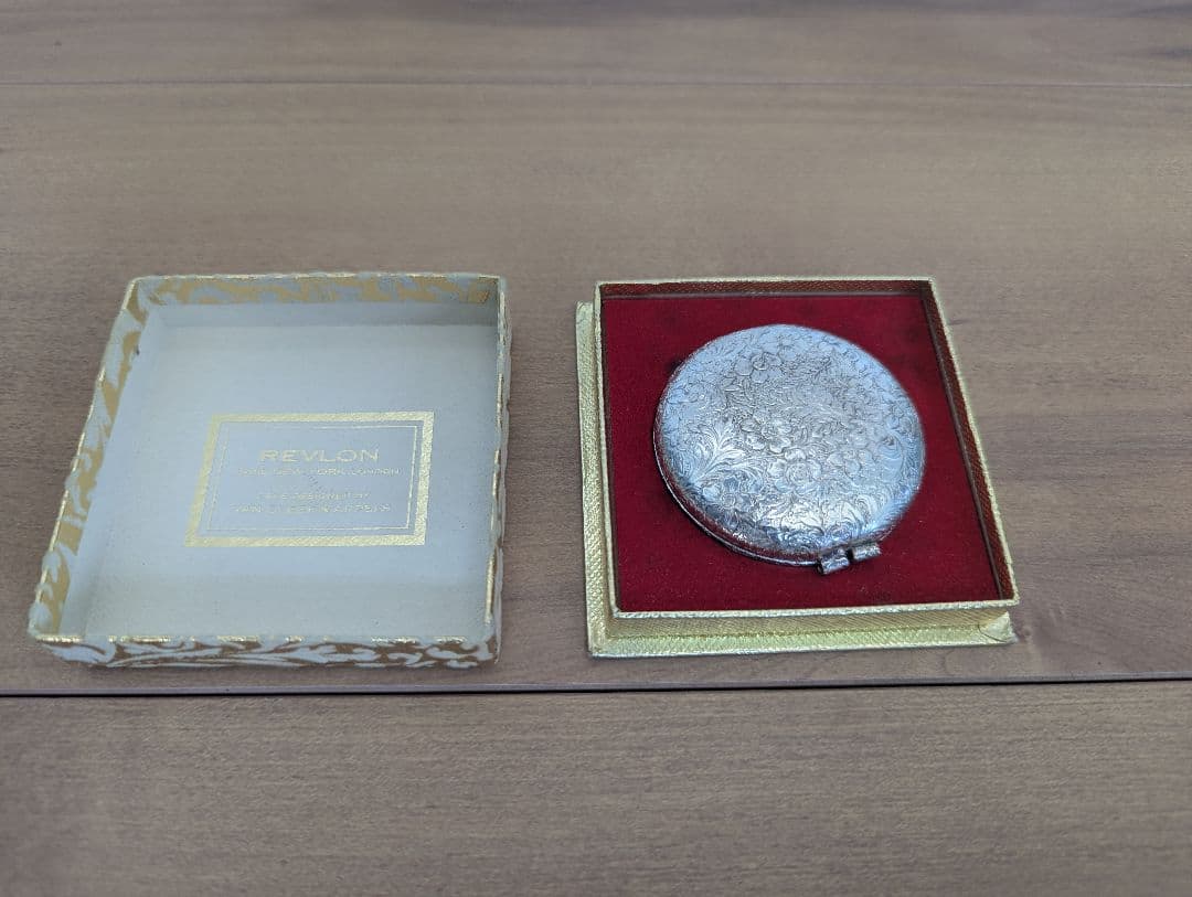 REVLON アンティーク コンパクトケース シルバーカラー 箱付き 未使用品