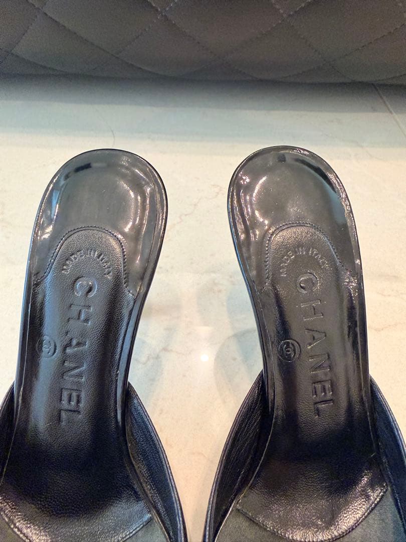 CHANEL ブラック レザー ハイヒール